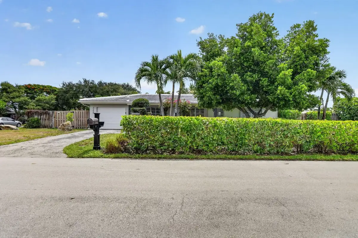 3398 NE 5th Ave, Boca Raton: photo 1 of 38