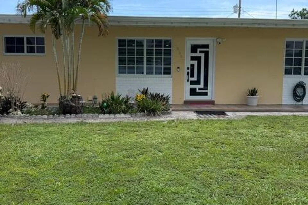 1836 Baythorne Rd, West Palm Beach: photo 1 of 71