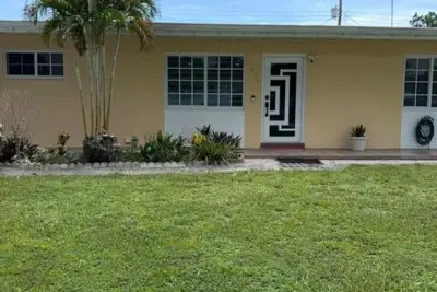 1836 Baythorne Rd, West Palm Beach: photo 1 of 71