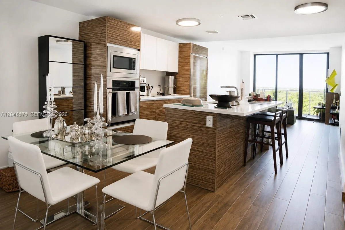 460 NE 28th St #802, Miami: photo 1 of 22