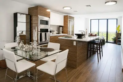 460 NE 28th St #802, Miami: photo 1 of 22
