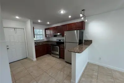 5621 SW 36th Ct #105, Davie: photo 1 of 25