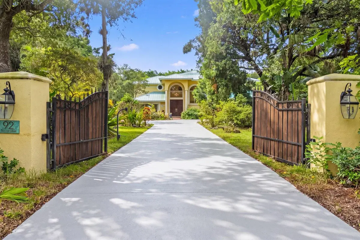 92 Squire Dr, Wellington: photo 1 of 86