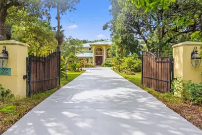 92 Squire Dr, Wellington: photo 1 of 86