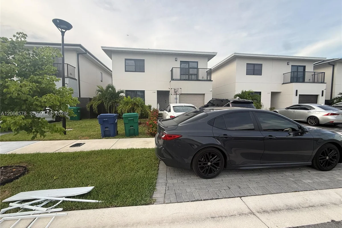 1387 NW 2nd Ln, Florida City: photo 1 of 23