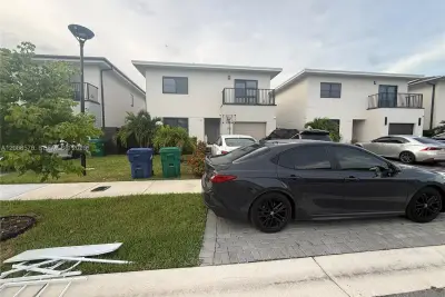 1387 NW 2nd Ln, Florida City: photo 1 of 23