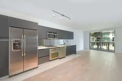 31 SE 6th St #406, Miami: photo 1 of 11