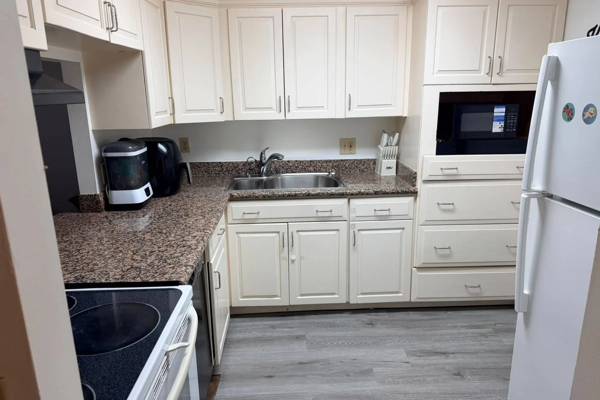 480 Executive Center Dr #3H, West Palm Beach: photo 1 of 46