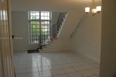 10907 N Kendall Dr #416, Miami: photo 1 of 33