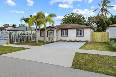 28901 SW 150th Pl, Homestead: photo 1 of 38