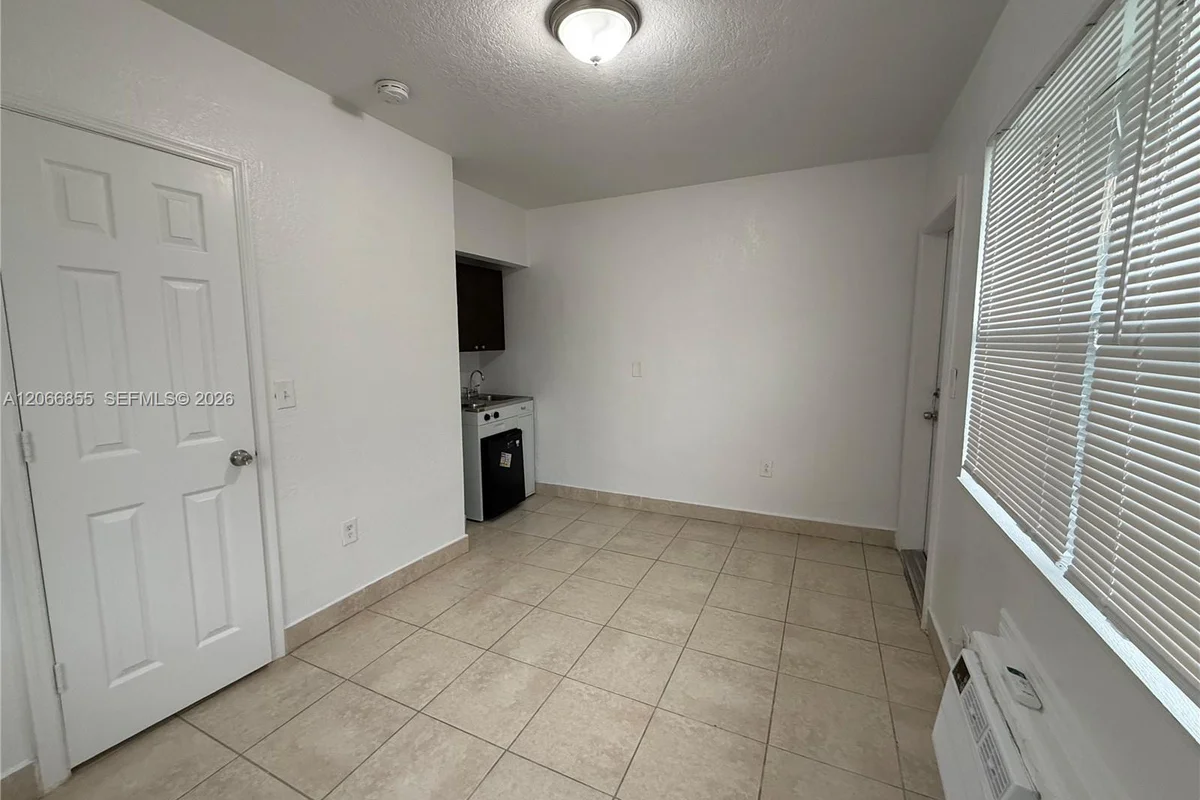 1255 SW 6th St #1, Miami: photo 1 of 6