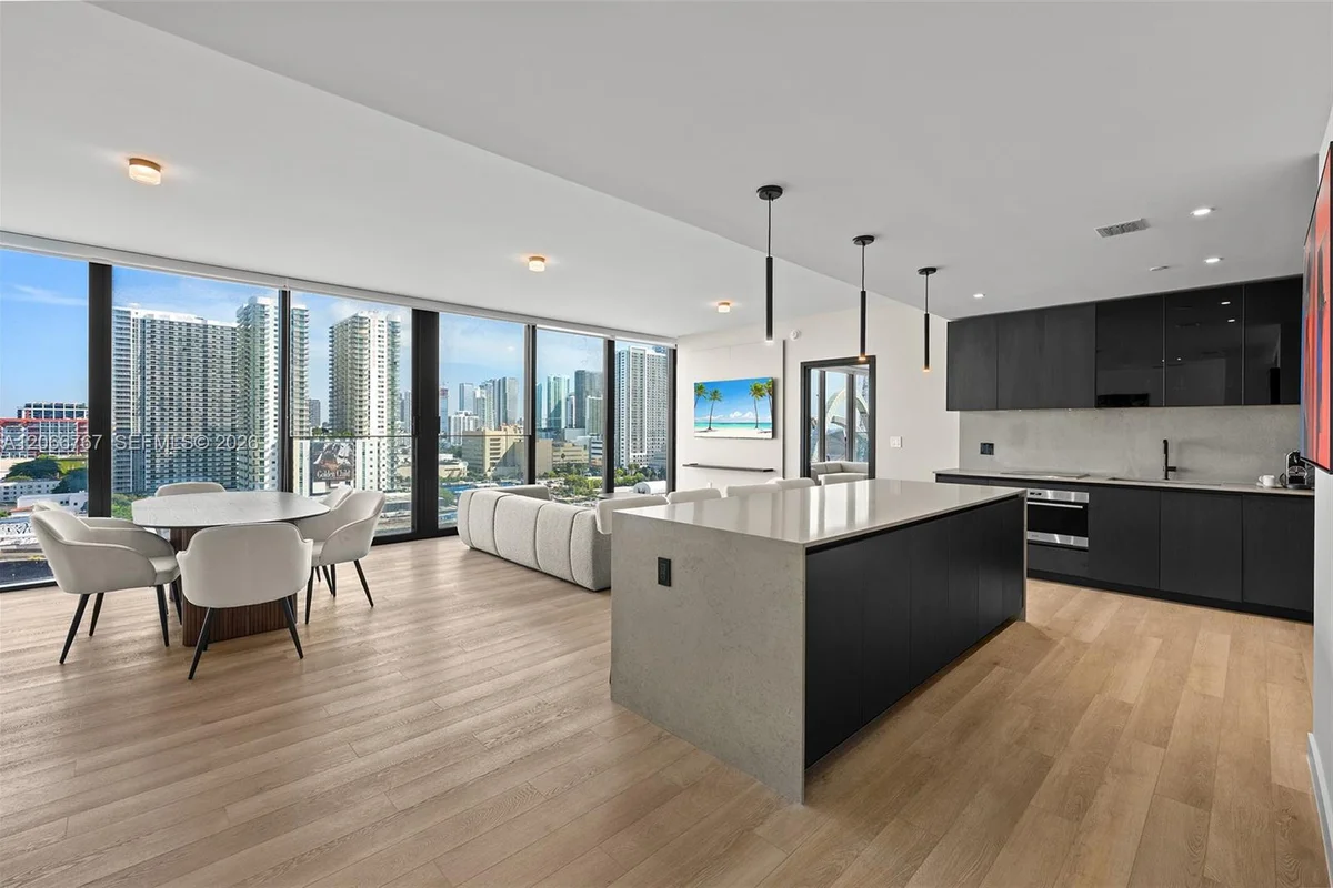 20 NE 11 St #1701, Miami: photo 1 of 51