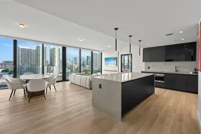 20 NE 11 St #1701, Miami: photo 1 of 51
