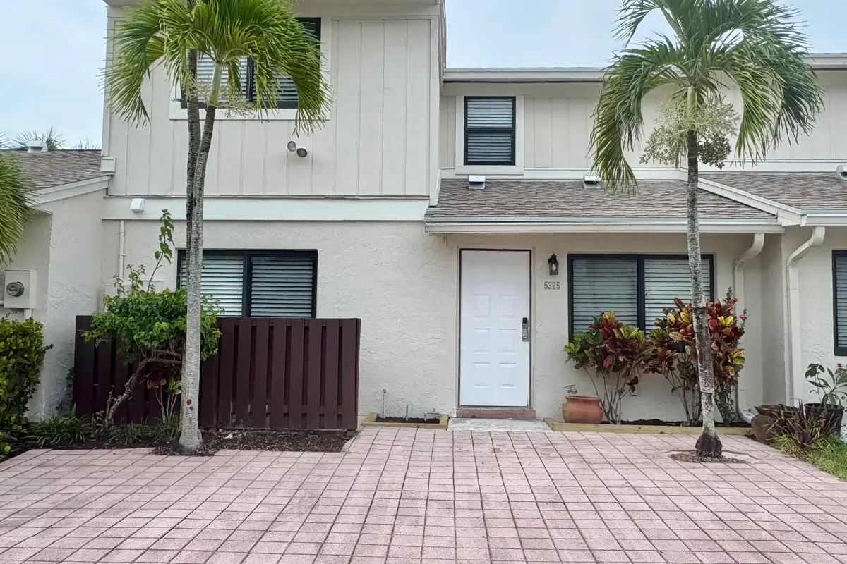 5325 Tennis Ln, Delray Beach: photo 1 of 31