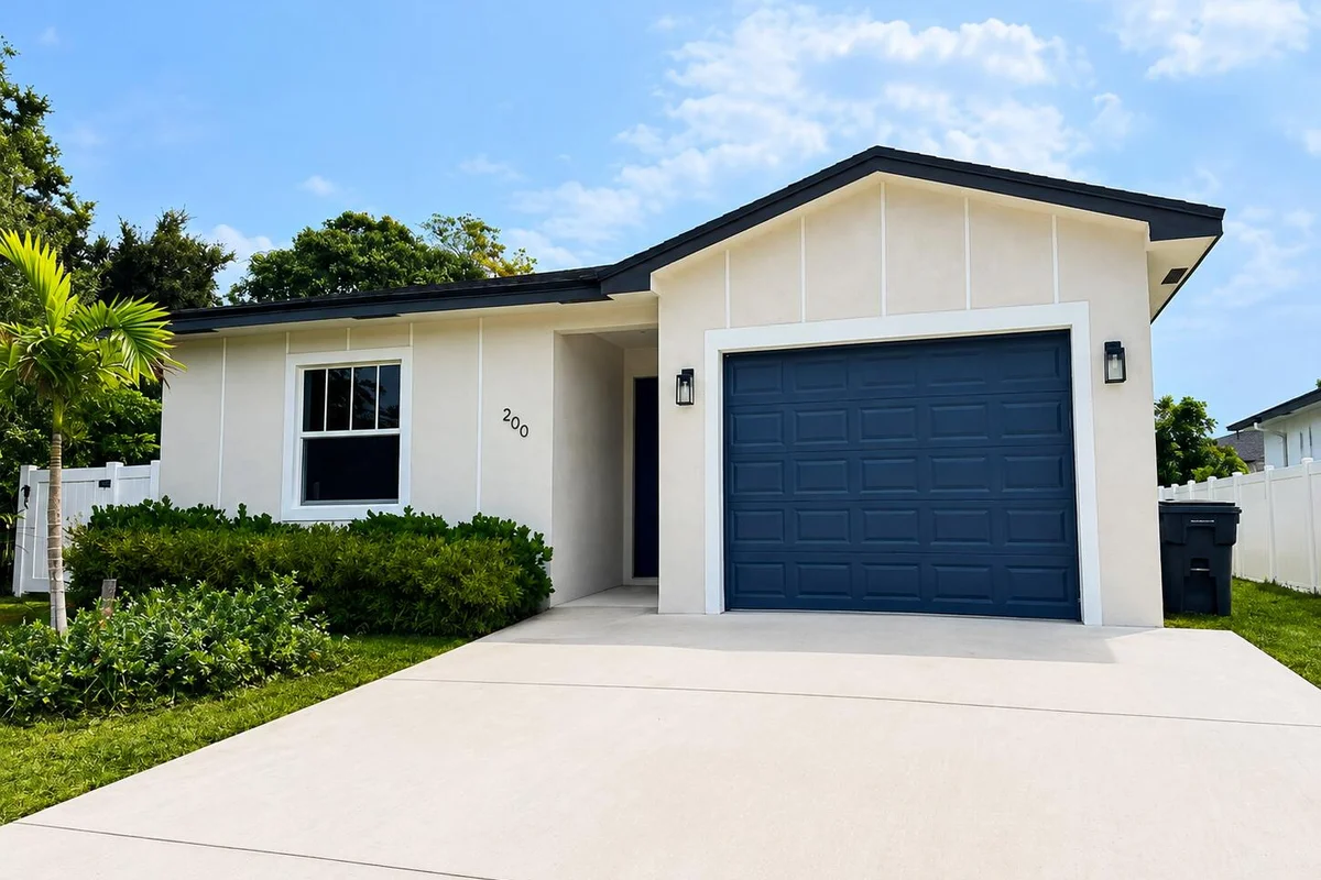 200 Marie Dr, West Palm Beach: photo 1 of 35