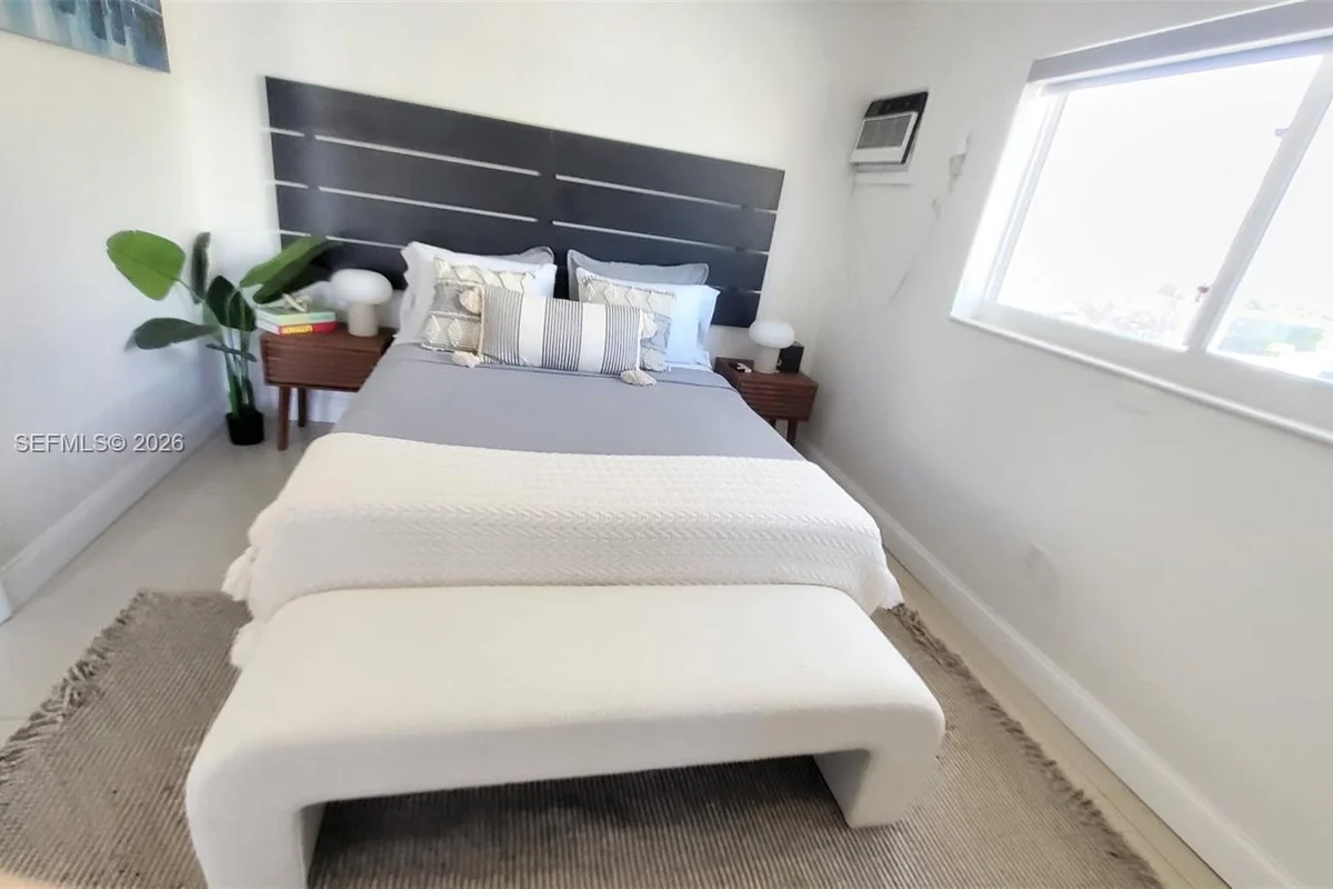 338 Roosevelt St #1004, Hollywood: photo 1 of 7