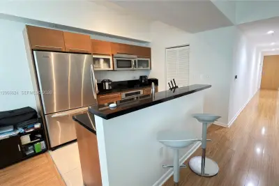 244 Biscayne Blvd #808, Miami: photo 1 of 40