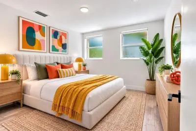 1000 7th St #10, Miami Beach: photo 1 of 40