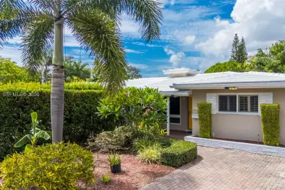 2115 NE 15th Ave, Wilton Manors: photo 1 of 40