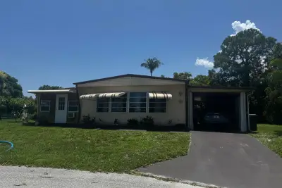 6165 N joshua Ln, Lantana: photo 1 of 15
