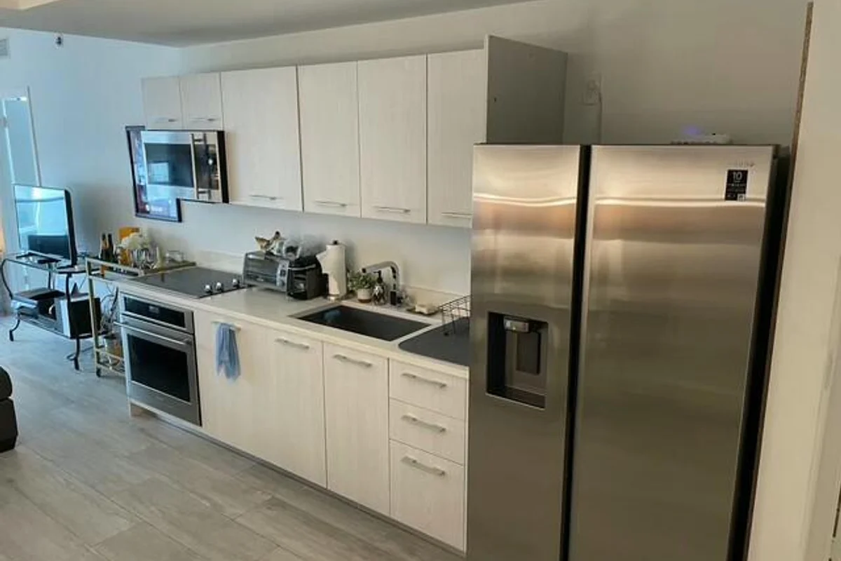 55 SW 9th St #3209, Miami: photo 1 of 35
