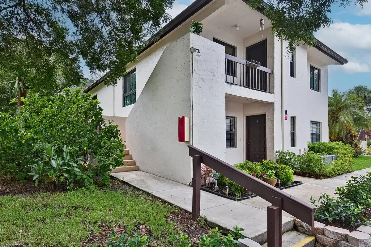 7956 Eastlake Dr #16b, Boca Raton: photo 1 of 31