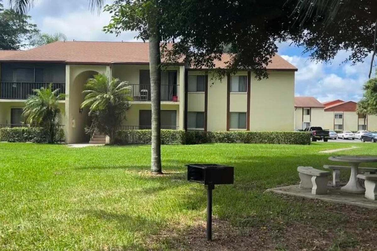 4849 Sable Pine Cir #B1, West Palm Beach: photo 1 of 19
