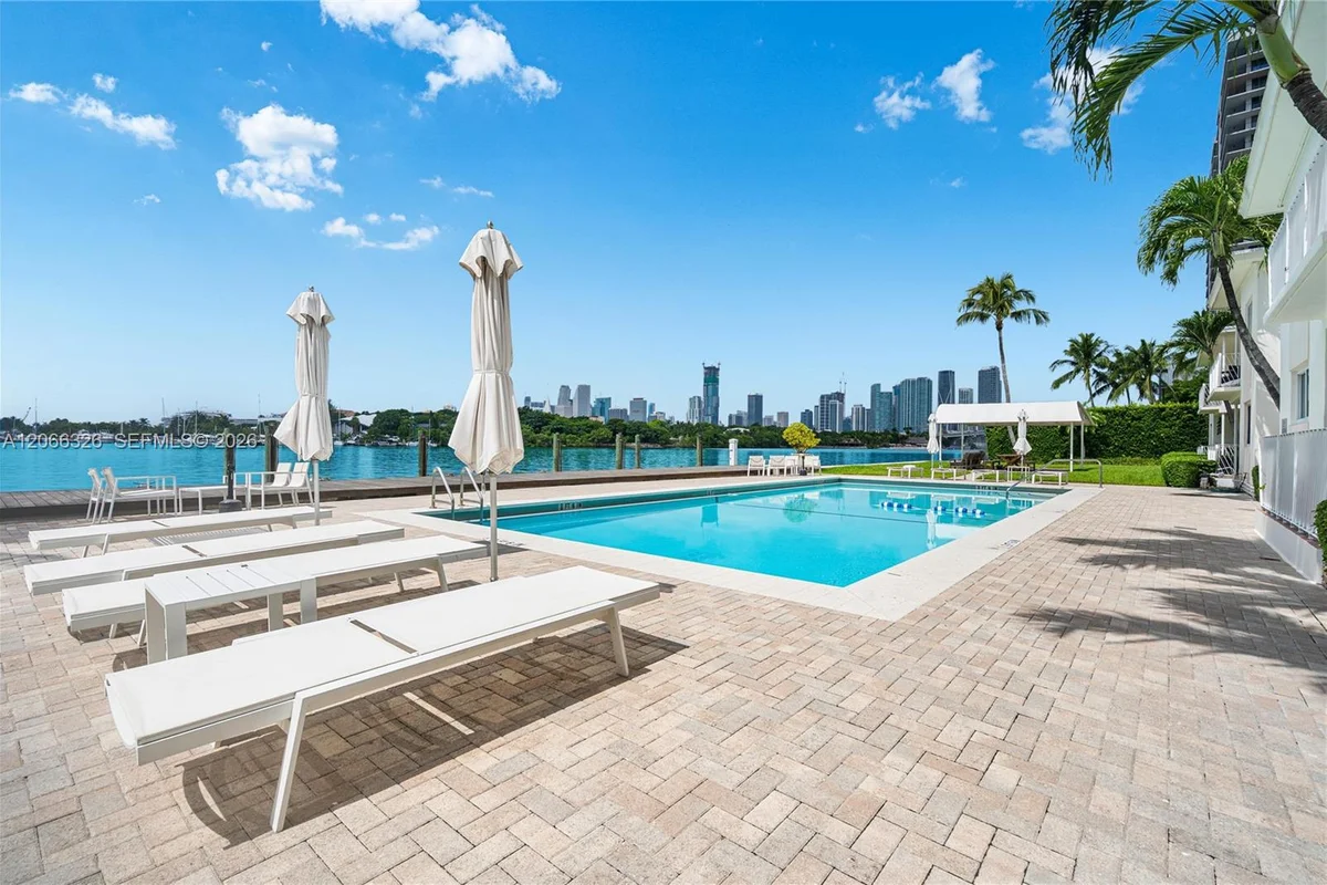 1120 Venetian Way #1C, Miami: photo 1 of 12