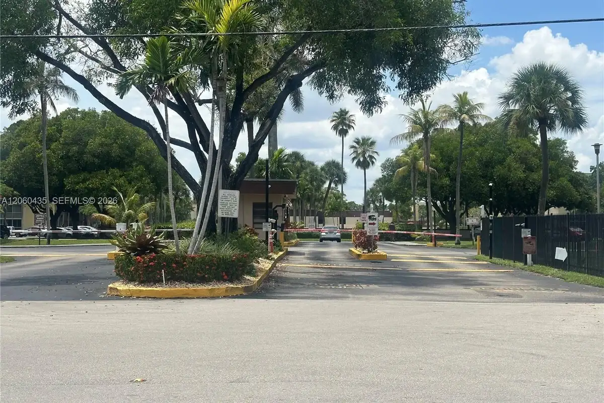 3121 NW 47th Ter #212, Lauderdale Lakes: photo 1 of 15
