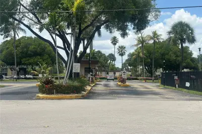 3121 NW 47th Ter #212, Lauderdale Lakes: photo 1 of 15
