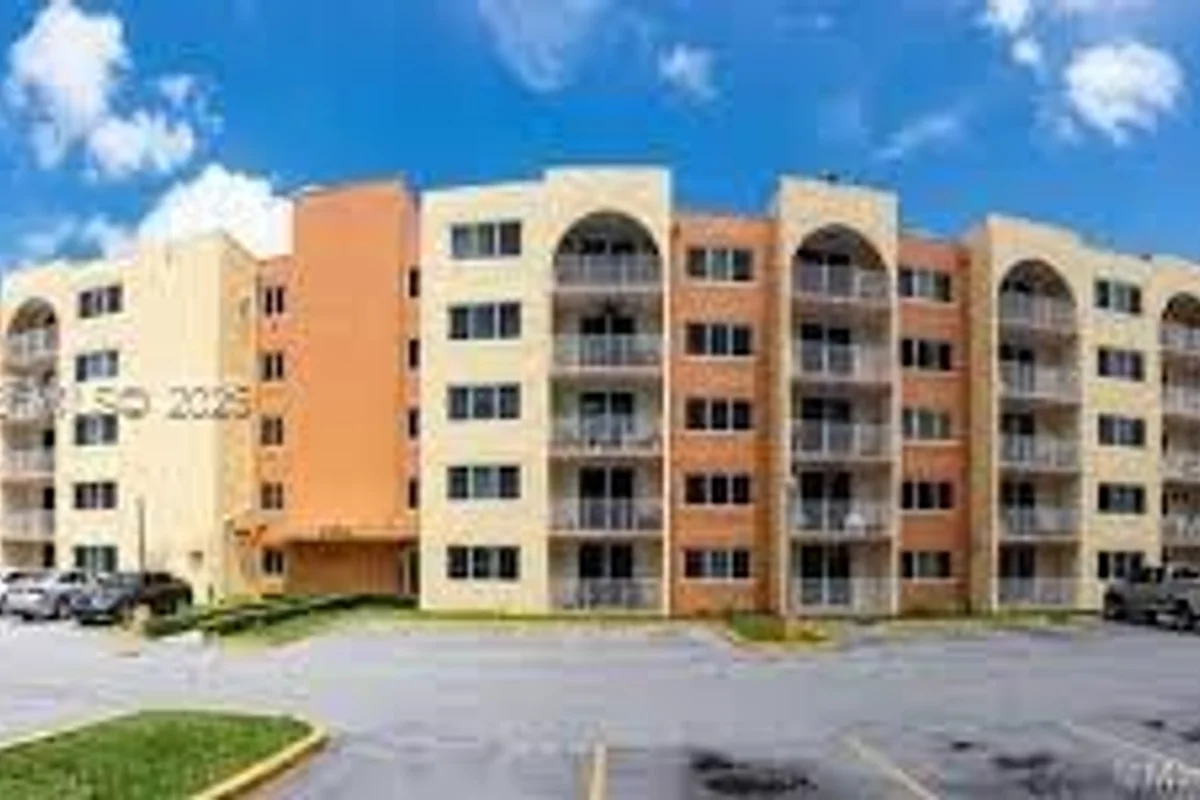 6970 NW 186th St #3-212, Hialeah: photo 1 of 21