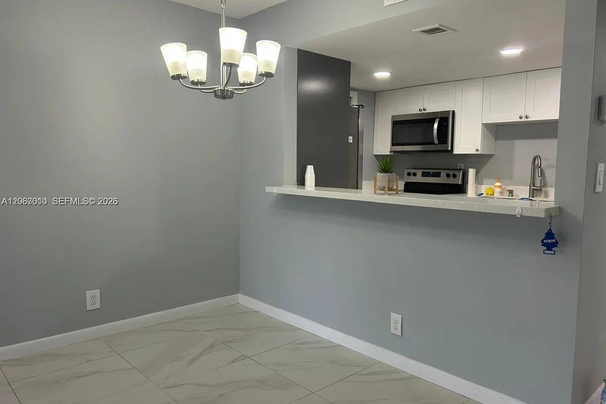 230 Lakeview Dr #209, Weston: photo 1 of 9
