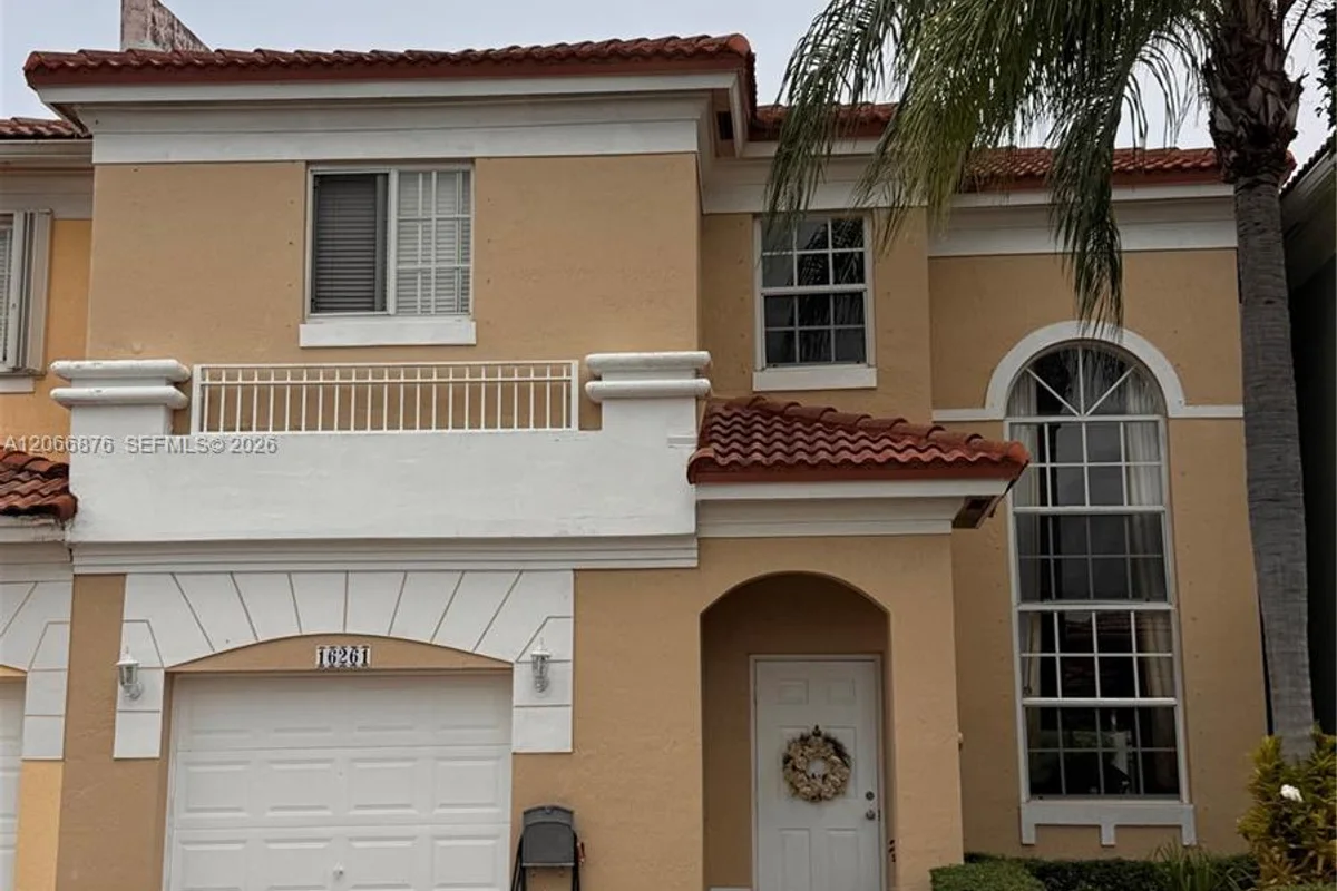 16261 SW 101st Ter, Miami: photo 1 of 28