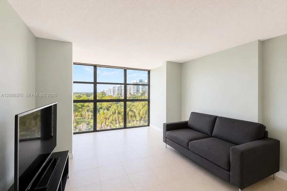 200 Leslie Dr #727, Hallandale Beach: photo 1 of 12