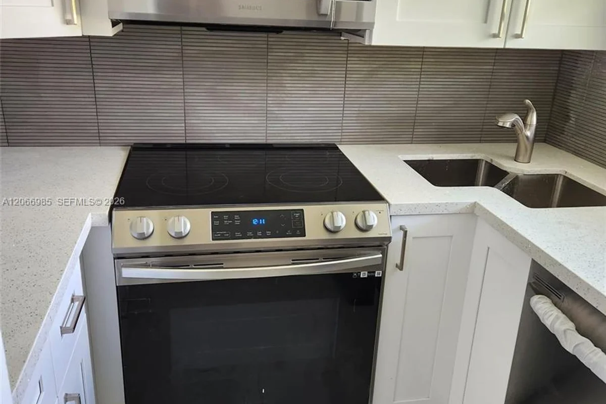 1333 E Hallandale Beach Blvd #423, Hallandale Beach: photo 1 of 14