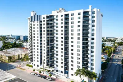 401 69th St #304, Miami Beach: photo 1 of 33