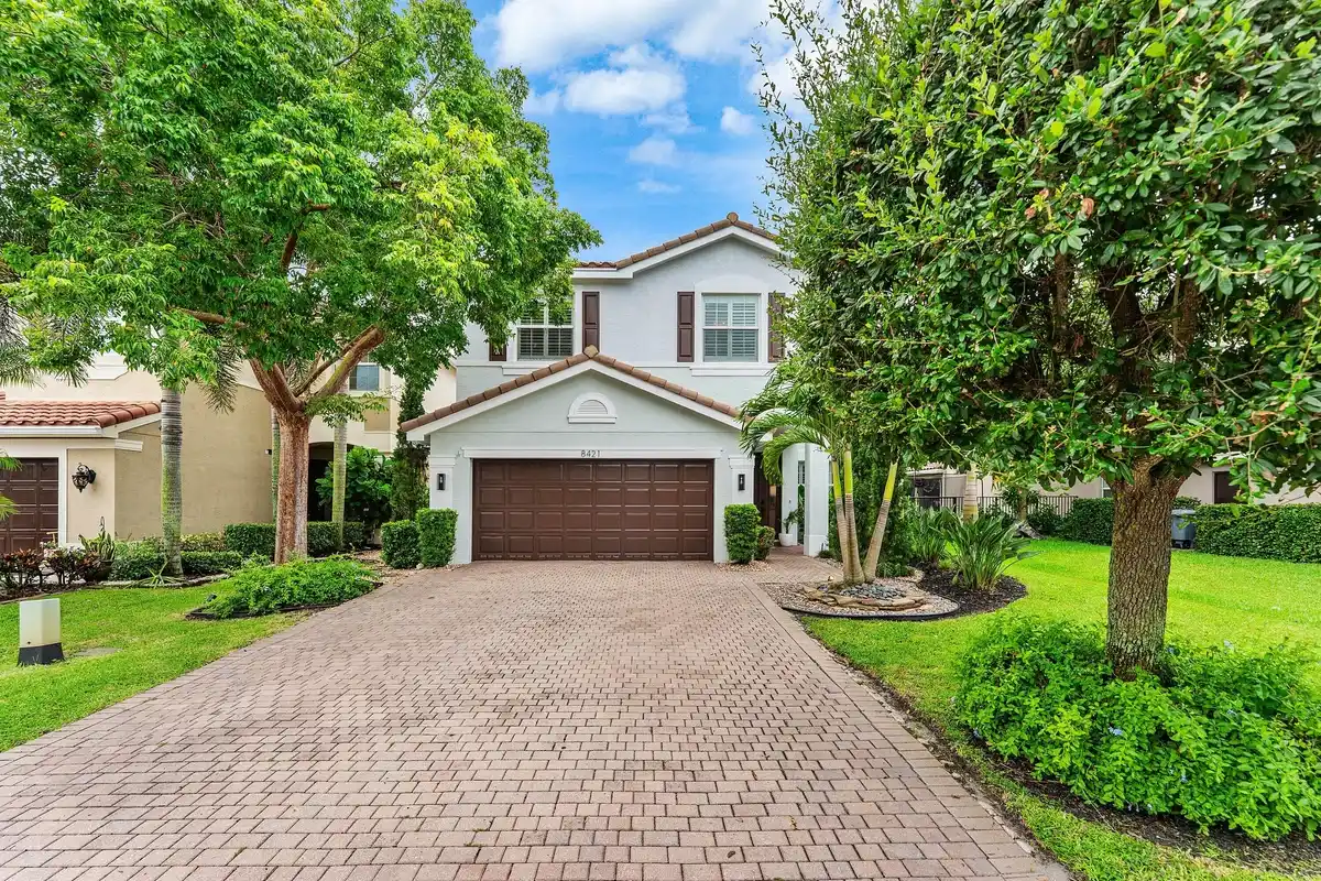 8421 Calabria Lakes Dr, Boynton Beach: photo 1 of 73