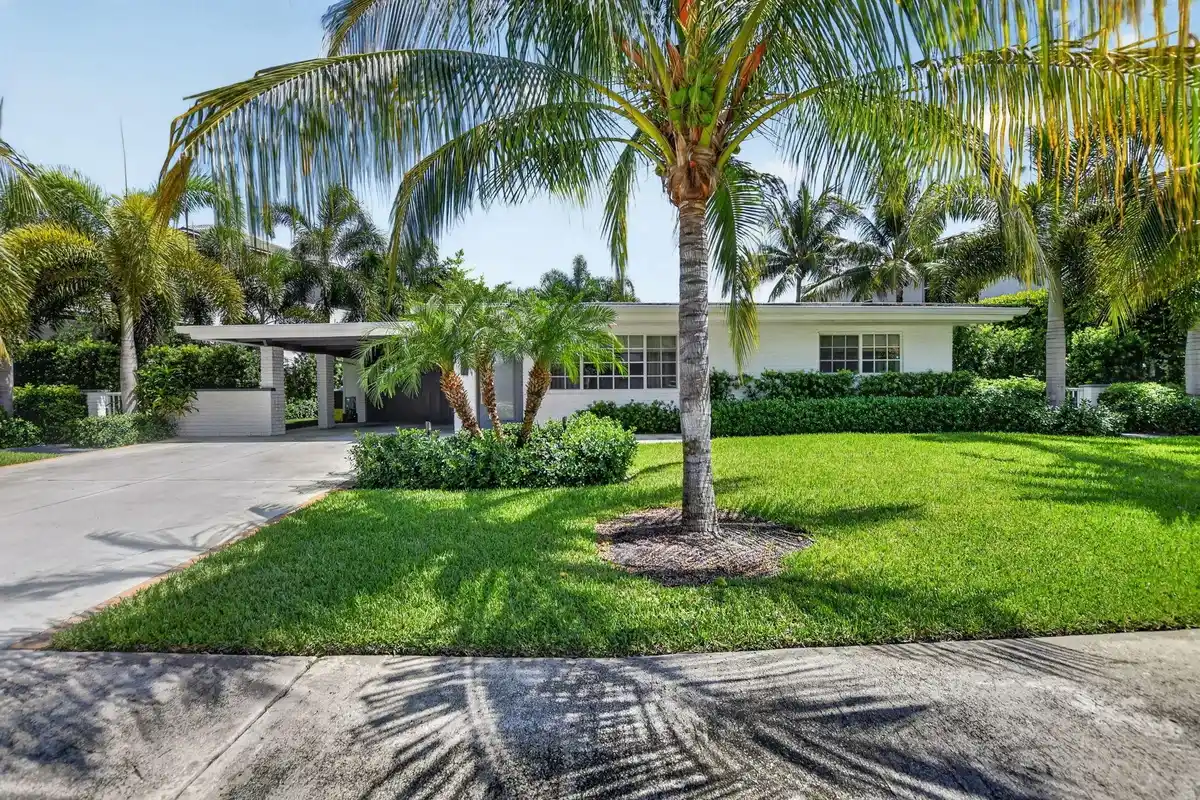 335 NE 7th St, Boca Raton: photo 1 of 52