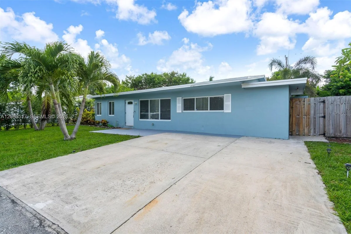 2721 NE 8th Ave, Pompano Beach: photo 1 of 31
