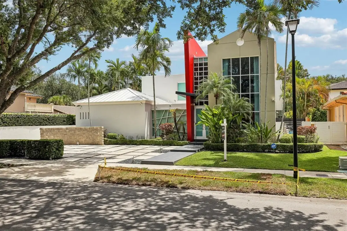 16581 NW 84th Ave, Miami Lakes: photo 1 of 54