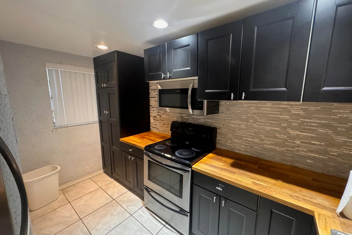 9480 Poinciana Pl #310, Davie: photo 1 of 17