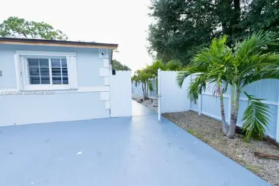 20760 NW 37th Ct #2, Miami Gardens: photo 1 of 16