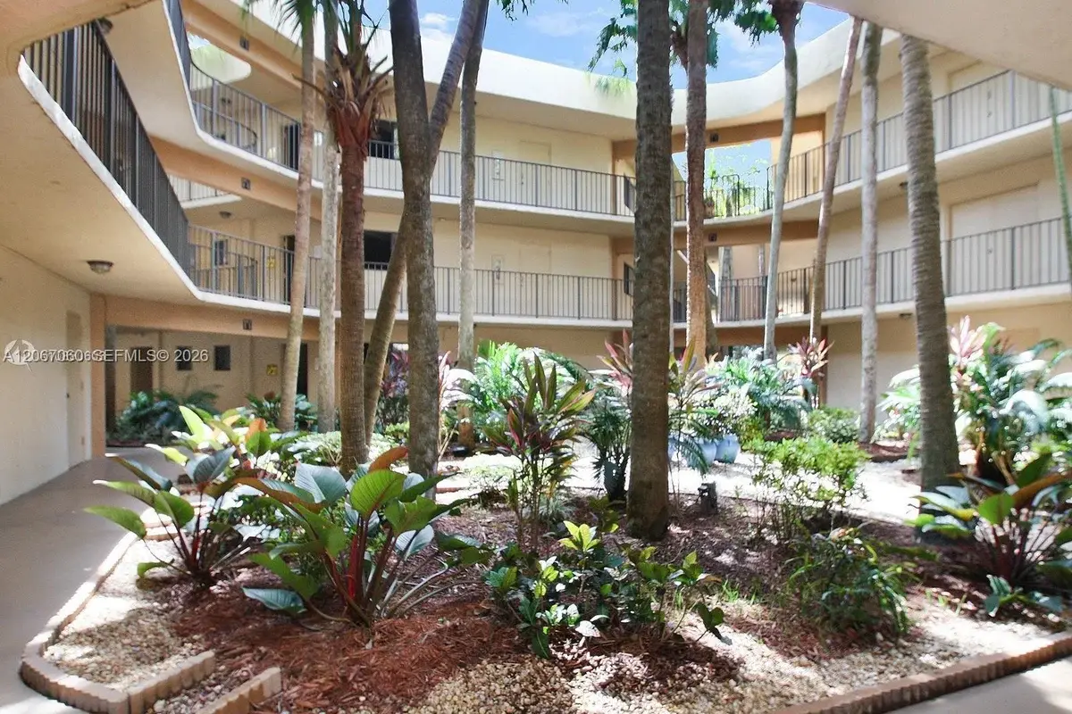 8065 SW 107th Ave #201, Miami: photo 1 of 18