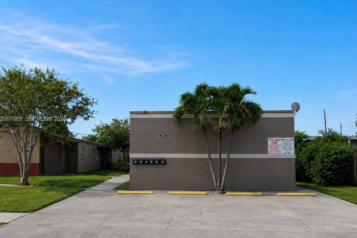 272 SW 3rd St #A-D, Deerfield Beach: photo 1 of 11
