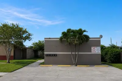 272 SW 3rd St #A-D, Deerfield Beach: photo 1 of 11