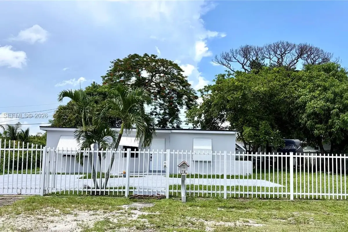 12841 Green Ave, Miami: photo 1 of 28