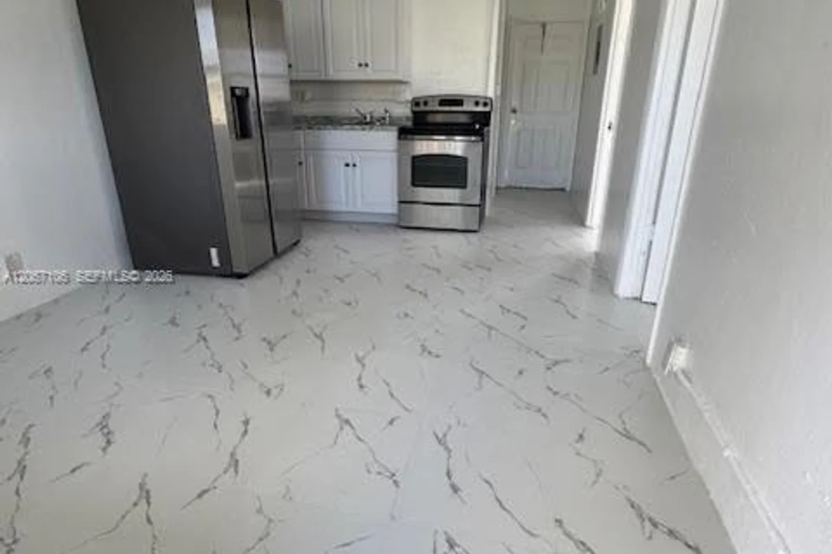 136 SW 3rd Ct, Homestead: photo 1 of 10