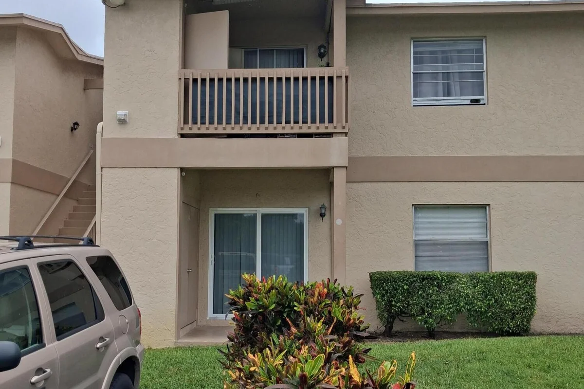 1822 Abbey Rd #108, West Palm Beach: photo 1 of 16