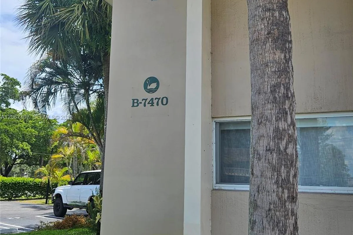 7470 Miami Lakes Dr #B208, Miami Lakes: photo 1 of 28