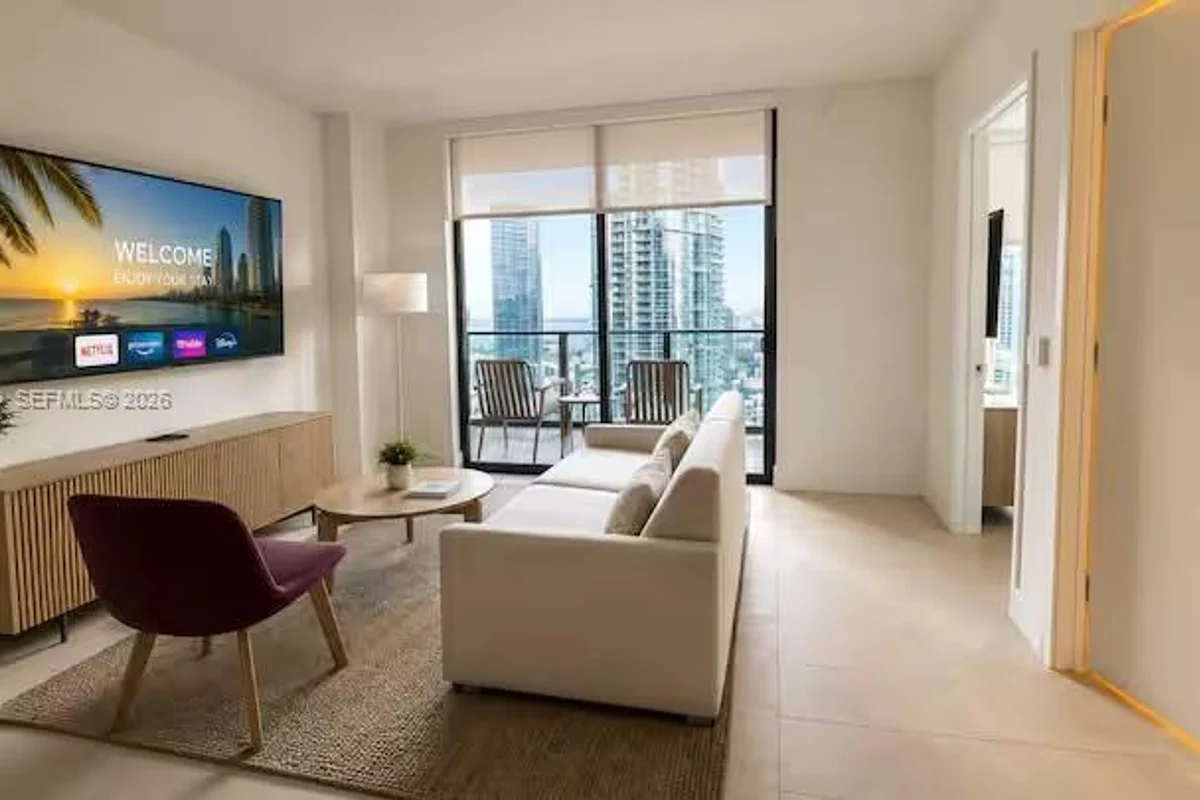 159 NE 6th St #3911, Miami: photo 1 of 6